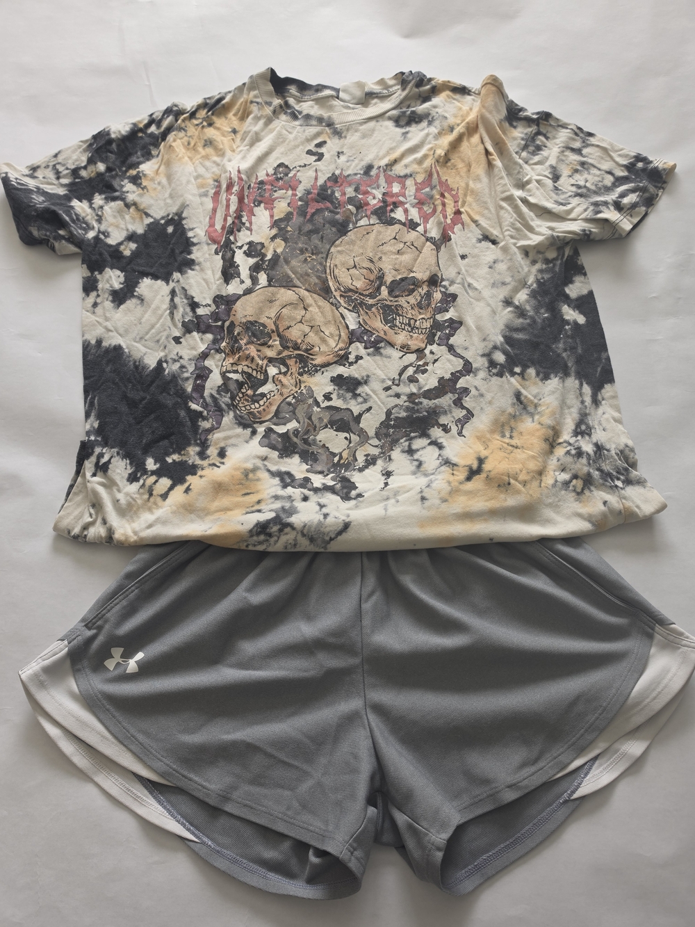 Women's Set Tie-Dye Skull Graphic Tee And Under Armour Shorts Size Small